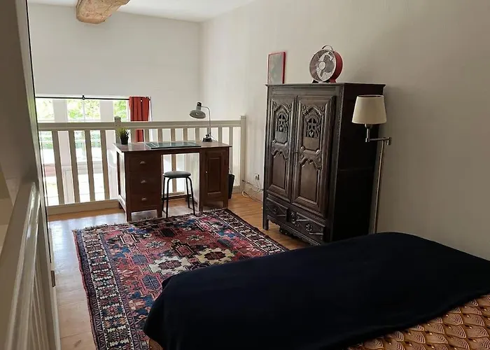Loft Dans Un Chateau En Pierres Dorees