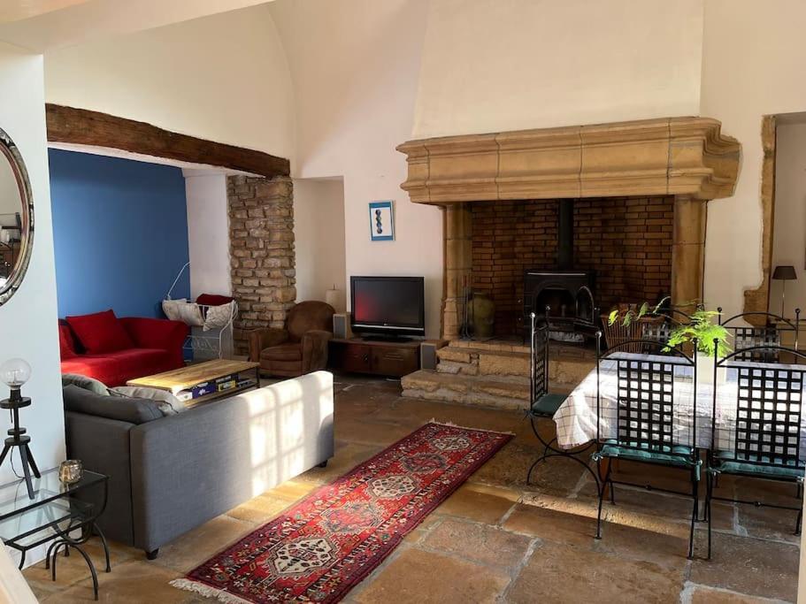 Loft Dans Un Chateau En Pierres Dorees Apartment